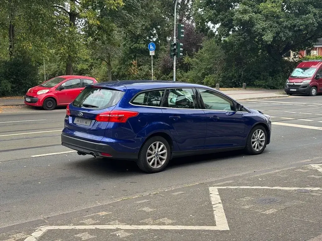 Gebraucht Ford Focus Titanium 150 PS (110 kW) 2015 Blau Limousine