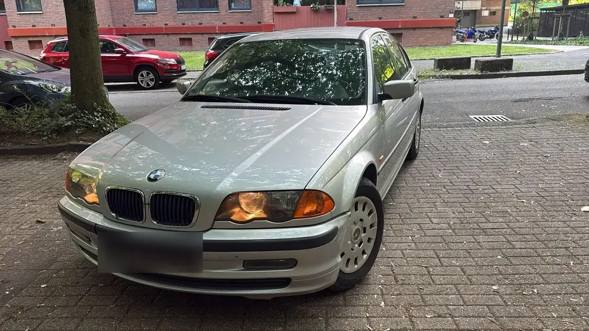 Gebraucht BMW 316 105 PS (77 kW) 2001 Silber Limousine