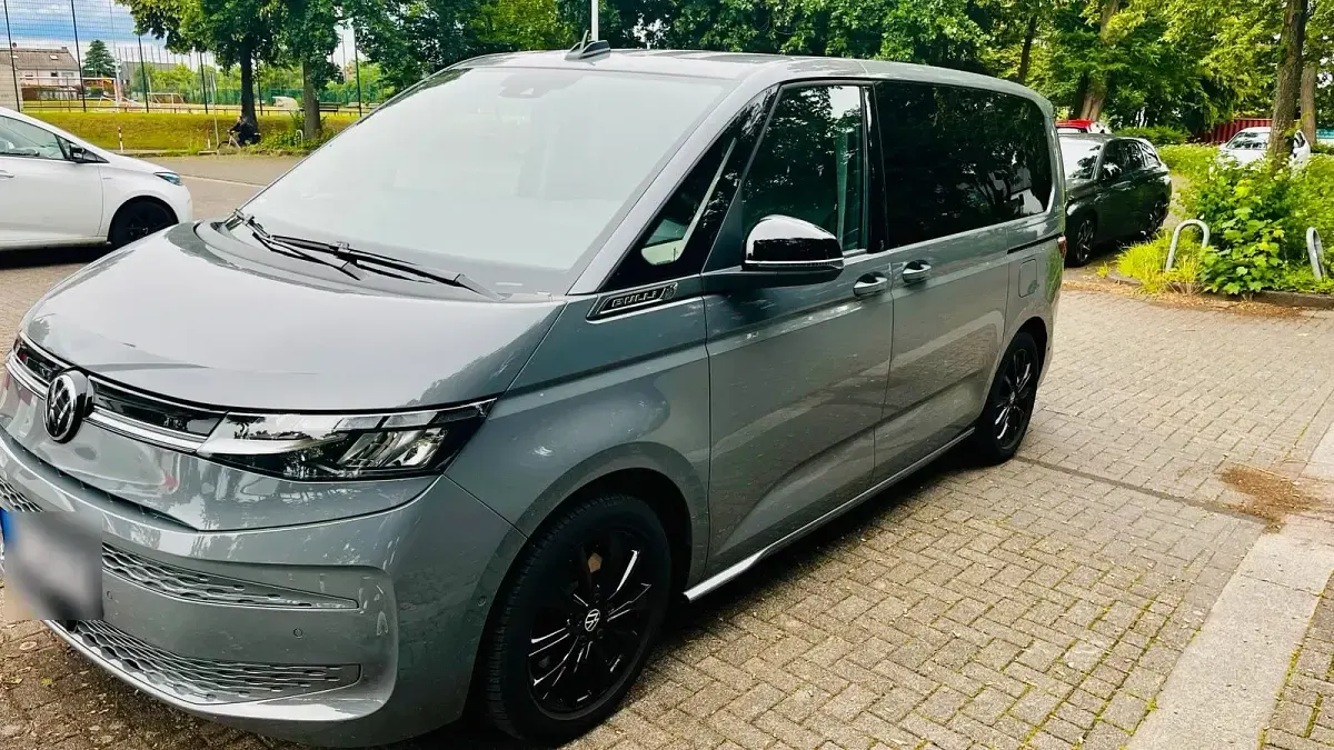 Gebraucht VW Multivan Goal 150 PS (110 kW) 2025 Grau Van / Kleinbus