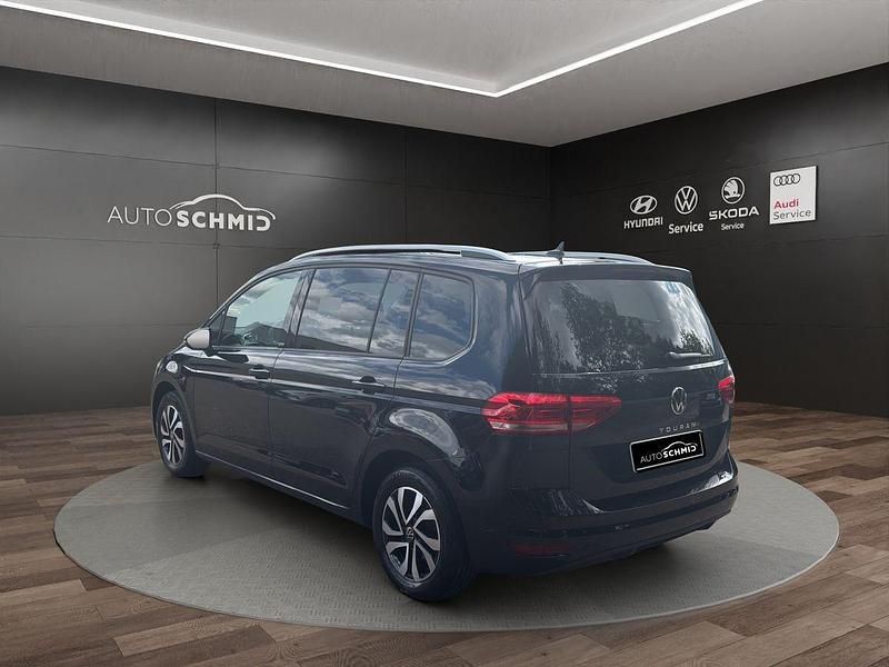 Gebraucht VW Touran Active 150 PS (110 kW) 2022 Schwarz Van / Kleinbus