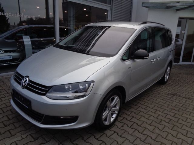 Gebraucht VW Sharan Match 140 PS (102 kW) 2013 Silber metallic Van / Kleinbus
