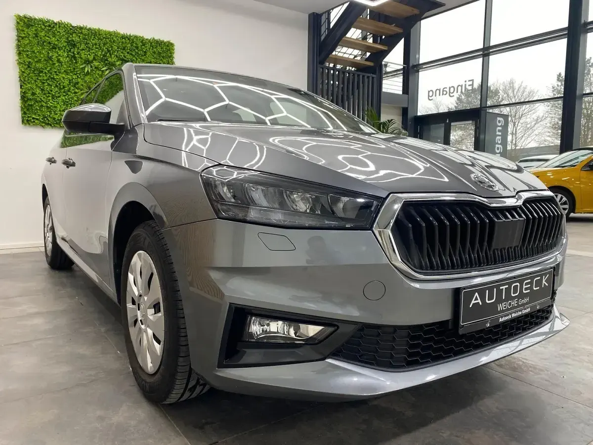 Gebraucht Skoda Fabia Essence 80 PS (58 kW) 2025 Grau Kleinwagen