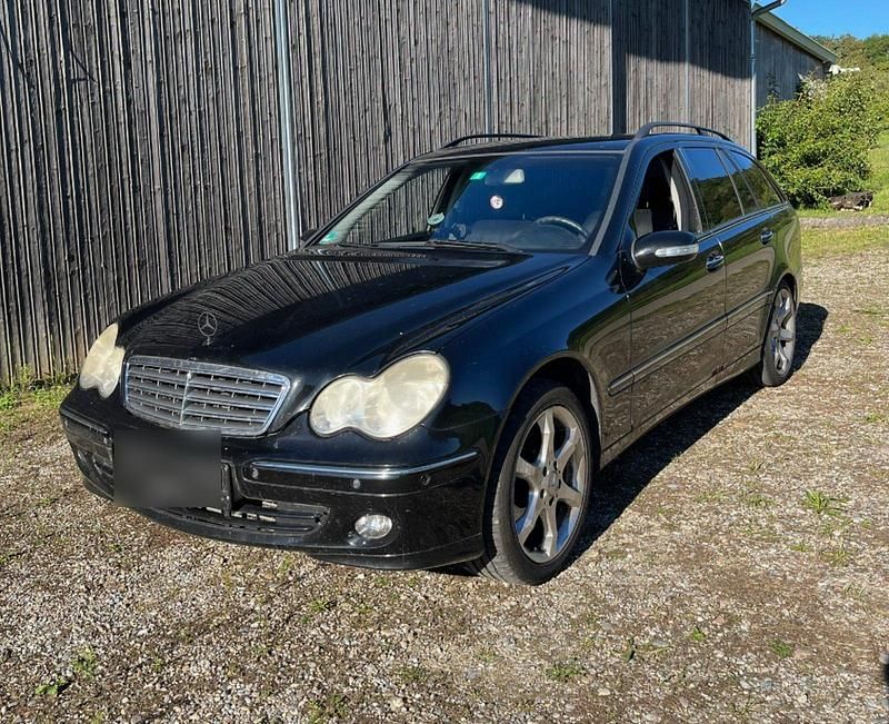 Schwarz Gebraucht 2004 Mercedes C220 Kombi | 1.800 € (Fairer Preis) - Bild 1/4
