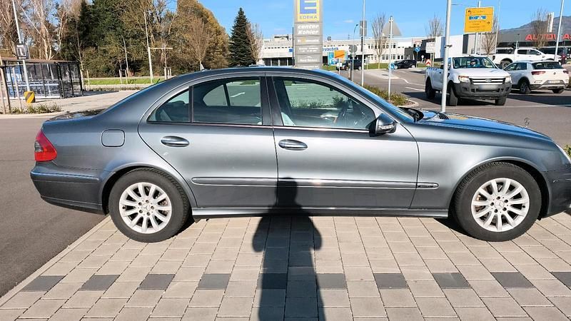 Gebraucht Mercedes E200 Elegance 184 PS (135 kW) 2007 Grau Limousine