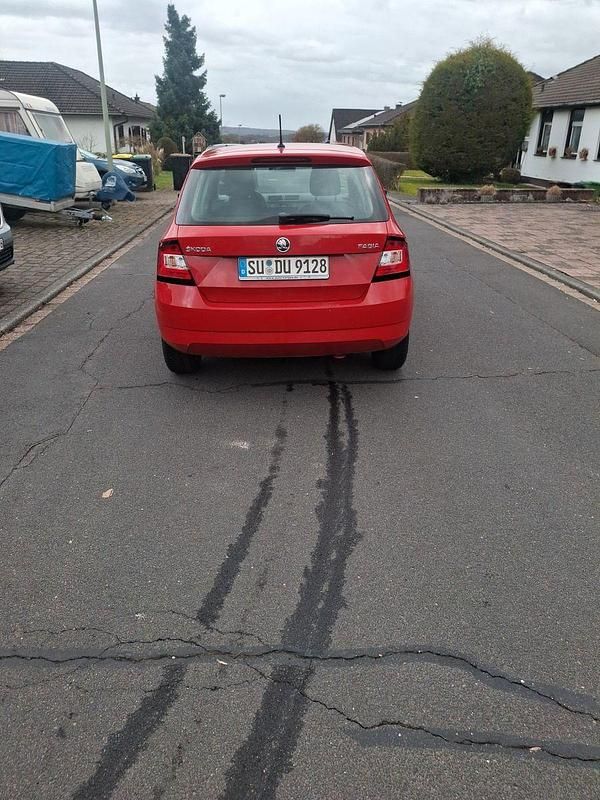 Gebraucht Skoda Fabia Ambition 60 PS (44 kW) 2017 Rot Kleinwagen