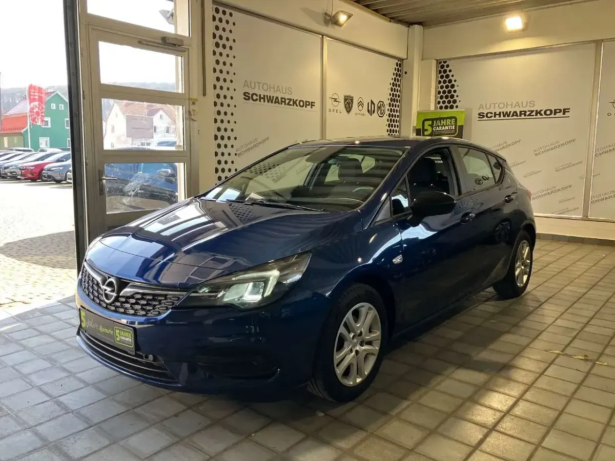 Używany Opel Astra 110 KM (80 kW) 2021 Niebieski Sedan/Limuzyna