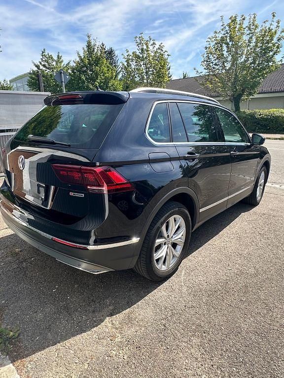 Schwarz Gebraucht 2019 VW Tiguan Highline SUV | 26.490 € (Fairer Preis) - Bild 1/4
