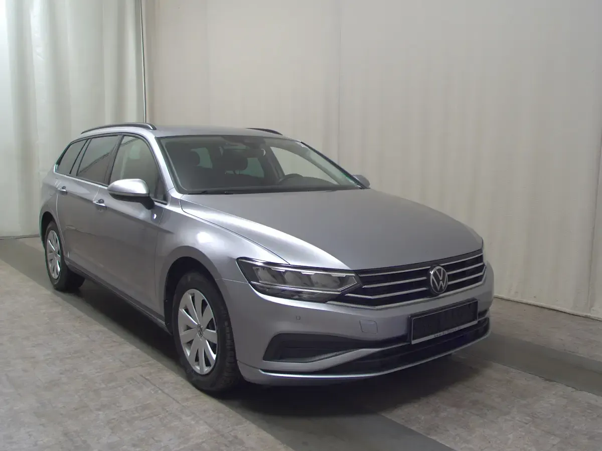 Gebraucht VW Passat Business 150 PS (110 kW) 2023 Grau Kombi