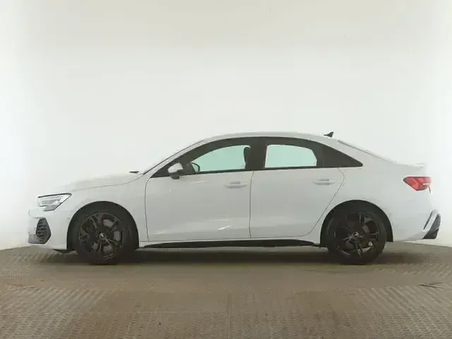 Gebraucht Audi S3 Ambiente 333 PS (244 kW) 2024 Gletscherweiß metallic Limousine