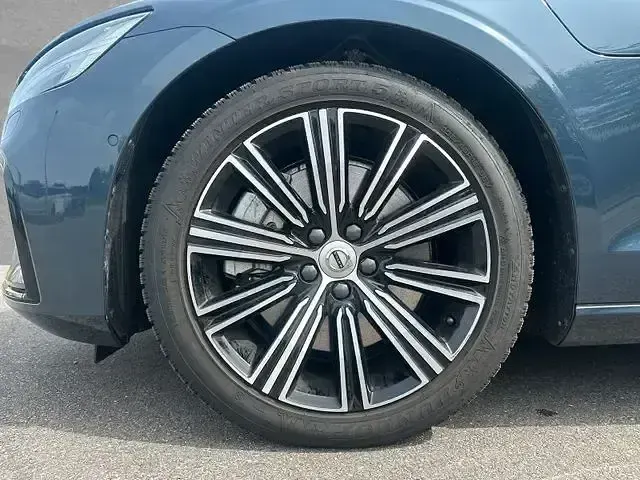 Gebraucht Volvo V60 Plus 455 PS (334 kW) 2025 Denim blue Kombi