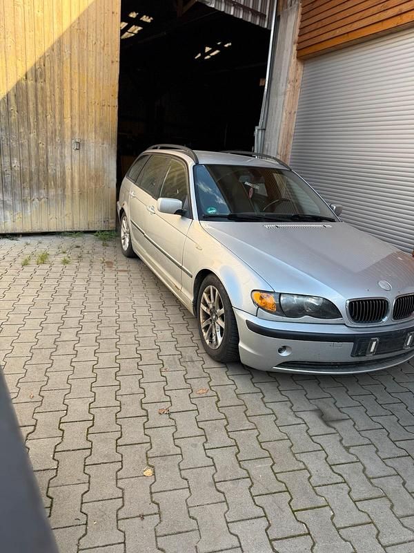 Silber Gebraucht 2004 BMW 320 Kombi | 700 € (Superpreis) - Bild 1/4