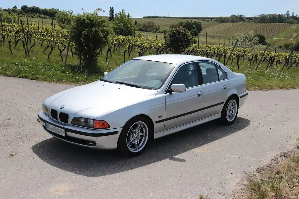 Używany BMW 523 Performance 170 KM (125 kW) 1999 Srebrny Sedan/Limuzyna