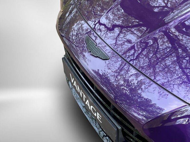 Neu Aston Martin V8 Vantage 665 PS (489 kW) 2025 Violett Coupé