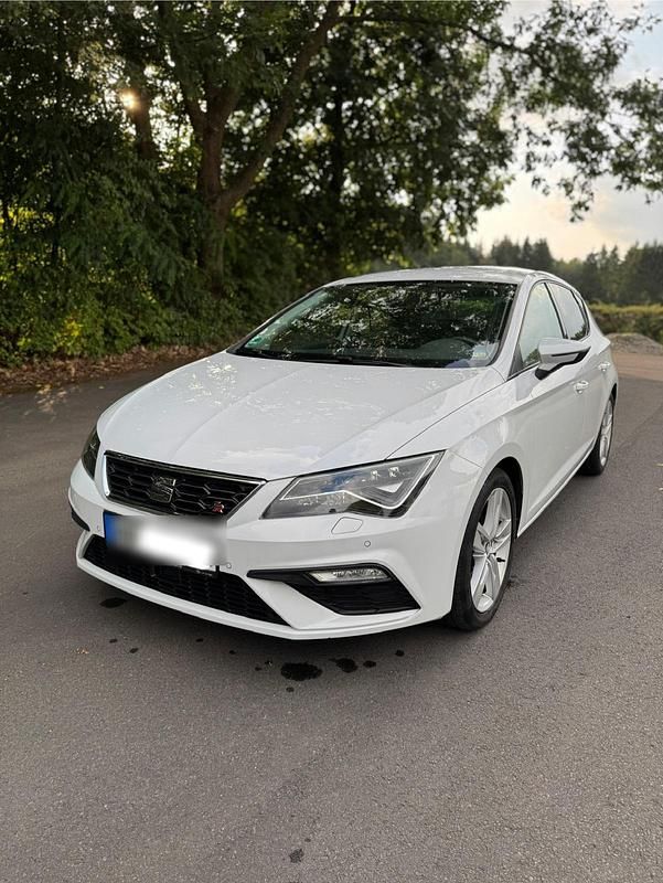 Weiß Gebraucht 2017 Seat Leon FR Kleinwagen | 11.490 € (Fairer Preis) - Bild 1/4