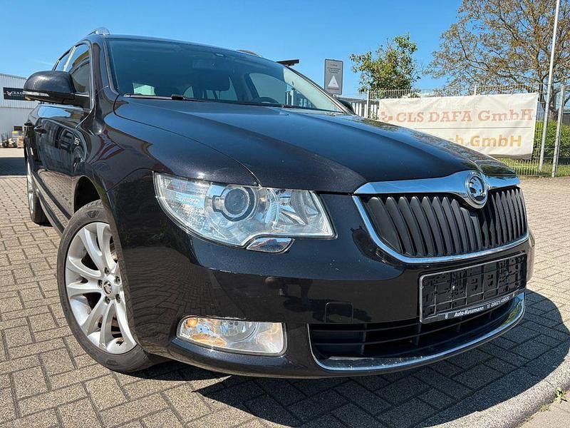 Schwarz Gebraucht 2012 Skoda Superb Family Kombi | 6.999 € (Etwas zu teuer) - Bild 1/4