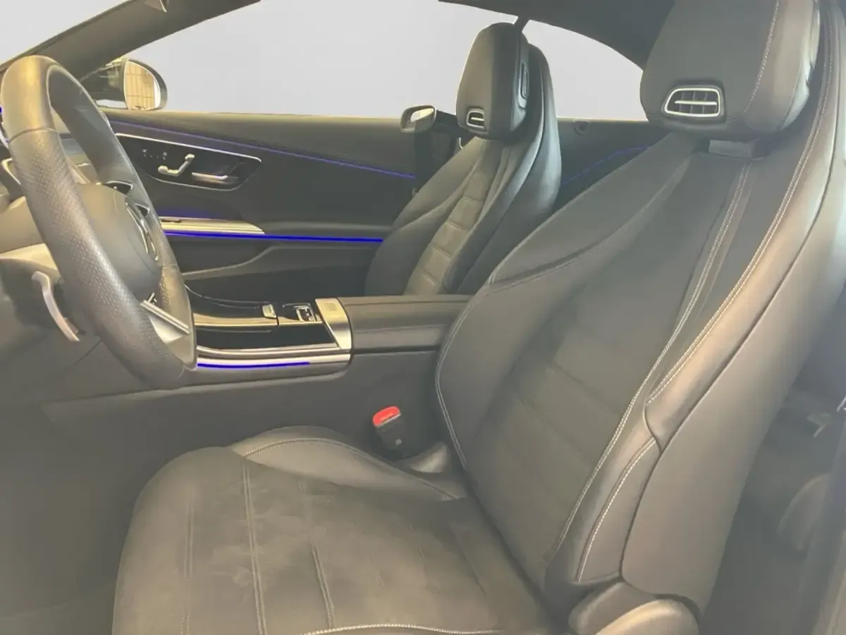Gebraucht Mercedes CLE300 AMG 190 PS (139 kW) 2025 Blau Cabrio