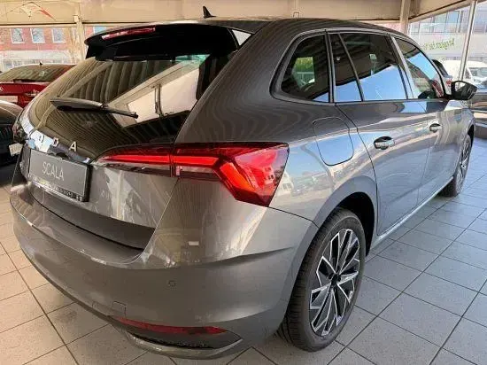 Neu Skoda Scala 150 PS (110 kW) 2026 Grau Kleinwagen