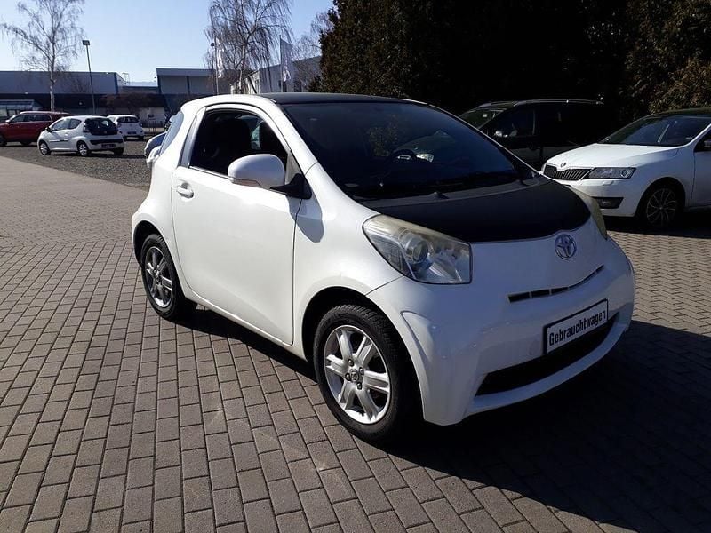 Gebraucht Toyota iQ Basis 68 PS (50 kW) 2011 Weiß Kleinwagen