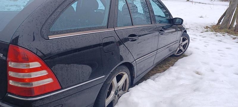 Gebraucht Mercedes C180 105 PS (77 kW) 2004 Schwarz Kombi