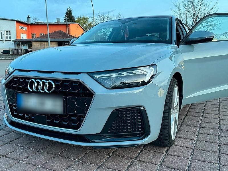 Gebraucht Audi A1 110 PS (80 kW) 2022 Grau SUV