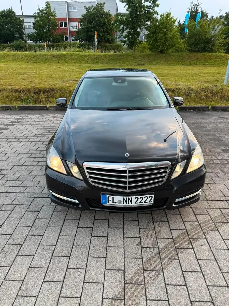 Gebraucht Mercedes E300 231 PS (169 kW) 2012 Schwarz Limousine