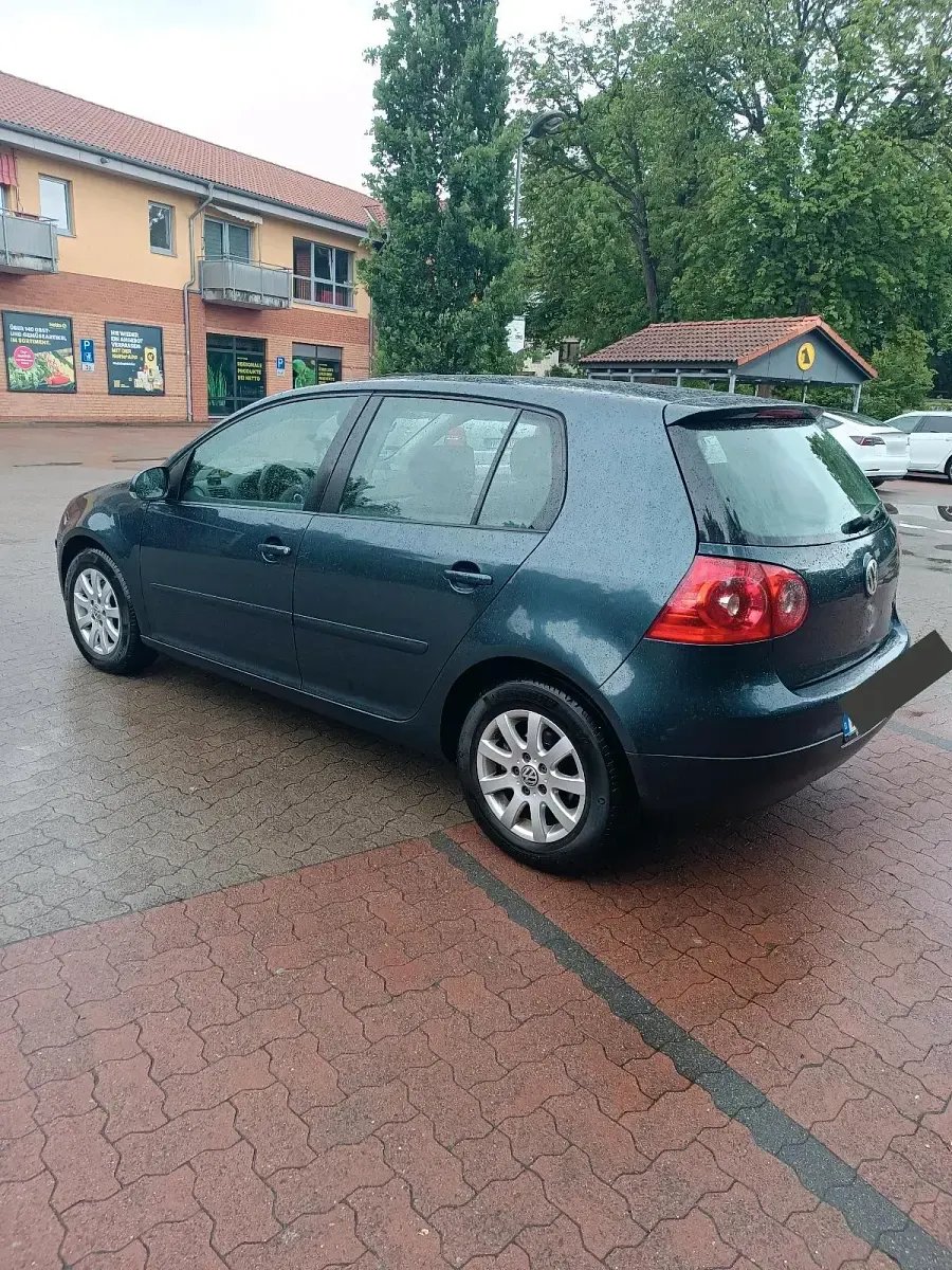 Gebraucht VW Golf V 105 PS (77 kW) 2005 Blau Kleinwagen