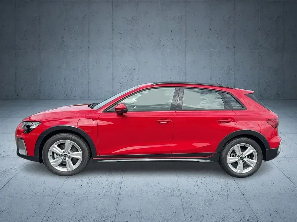 Gebraucht Audi A3 e-tron 204 PS (150 kW) 2025 Rot Kleinwagen