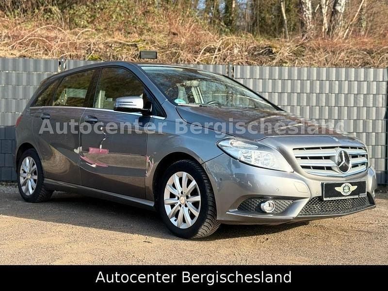 Grau Gebraucht 2012 Mercedes B180 Van / Kleinbus | 10.999 € (Guter Preis) - Bild 1/4