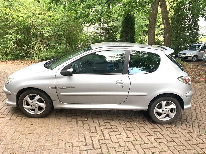 Gebraucht Peugeot 206 88 PS (64 kW) 2004 Silber Limousine