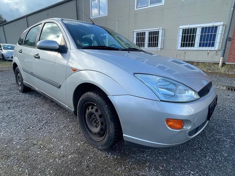 Gebraucht Ford Focus 74 PS (54 kW) 2001 Silber Limousine
