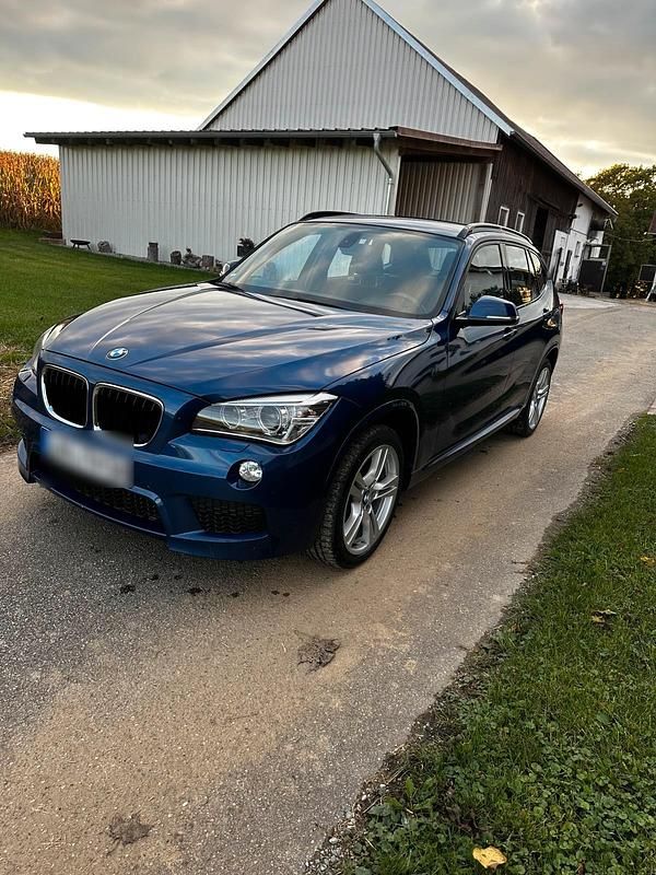 Blau Gebraucht 2012 BMW X1 Shadowline SUV | 13.550 € (Teuer) - Bild 1/4
