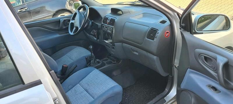 Silber Gebraucht 2001 Mitsubishi Space Star Kombi | 1.550 € (Fairer Preis) - Bild 1/3