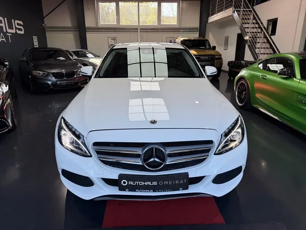 Gebraucht Mercedes C200 Avantgarde 184 PS (135 kW) 2018 Weiß Limousine