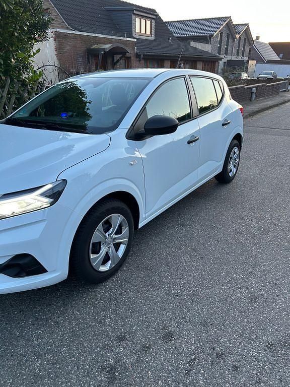 Gebraucht Dacia Sandero Essentiel 67 PS (49 kW) 2024 Weiß Limousine