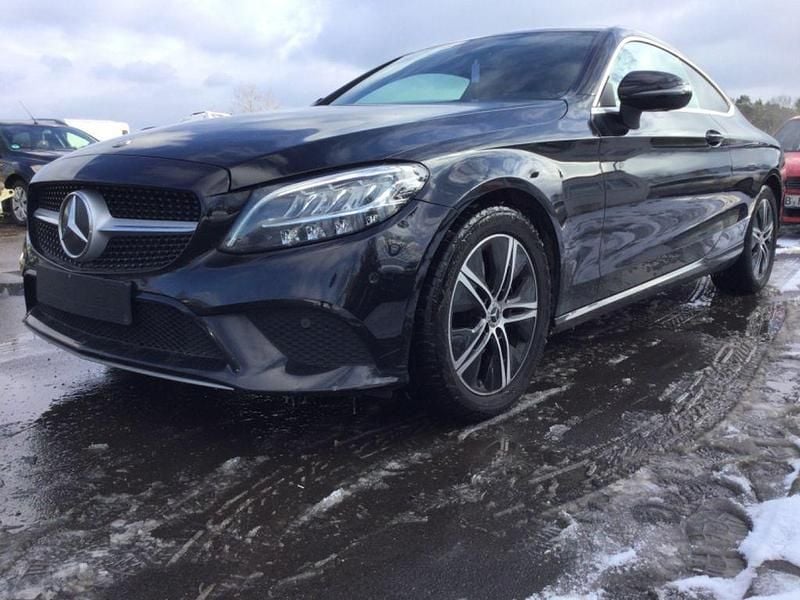 Gebraucht Mercedes C220 194 PS (142 kW) 2021 Schwarz Coupé