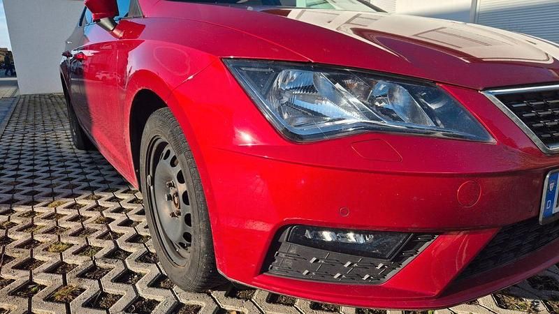 Gebraucht Seat Leon XCELLENCE 131 PS (96 kW) 2020 Rot Limousine
