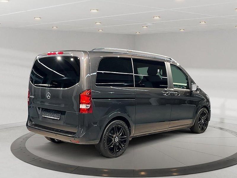 Gebraucht Mercedes V220 163 PS (119 kW) 2020 Graphitgrau metallic Van / Kleinbus