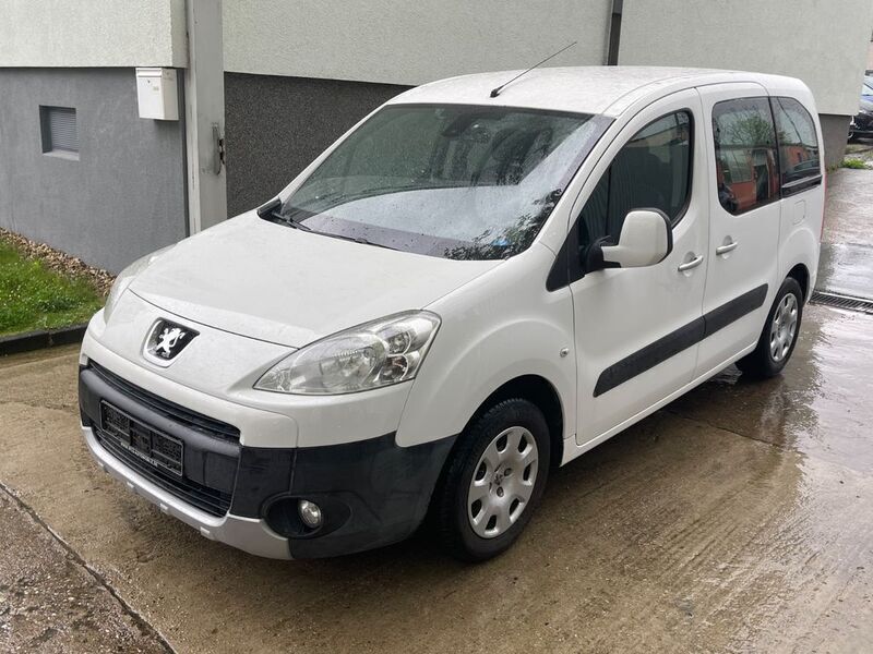 Weiß Gebraucht 2012 Peugeot Partner Tepee Van / Kleinbus | 4.999 € (Fairer Preis) - Bild 1/4