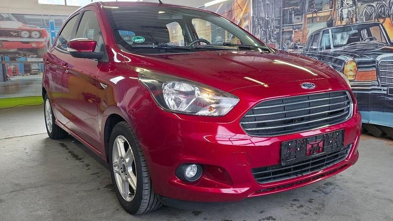 Rot Gebraucht 2017 Ford Ka Plus Cool & Sound Edition Kleinwagen | 7.500 € (Fairer Preis) - Bild 1/4