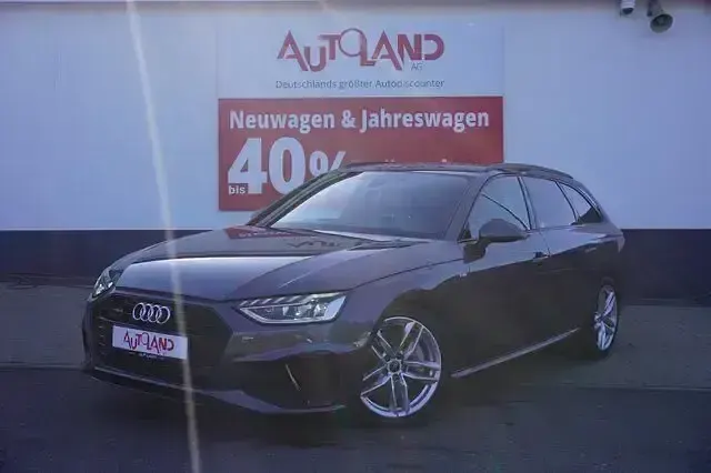 Używany Audi A4 S-Line 265 KM (194 kW) 2023 Szary Kombi