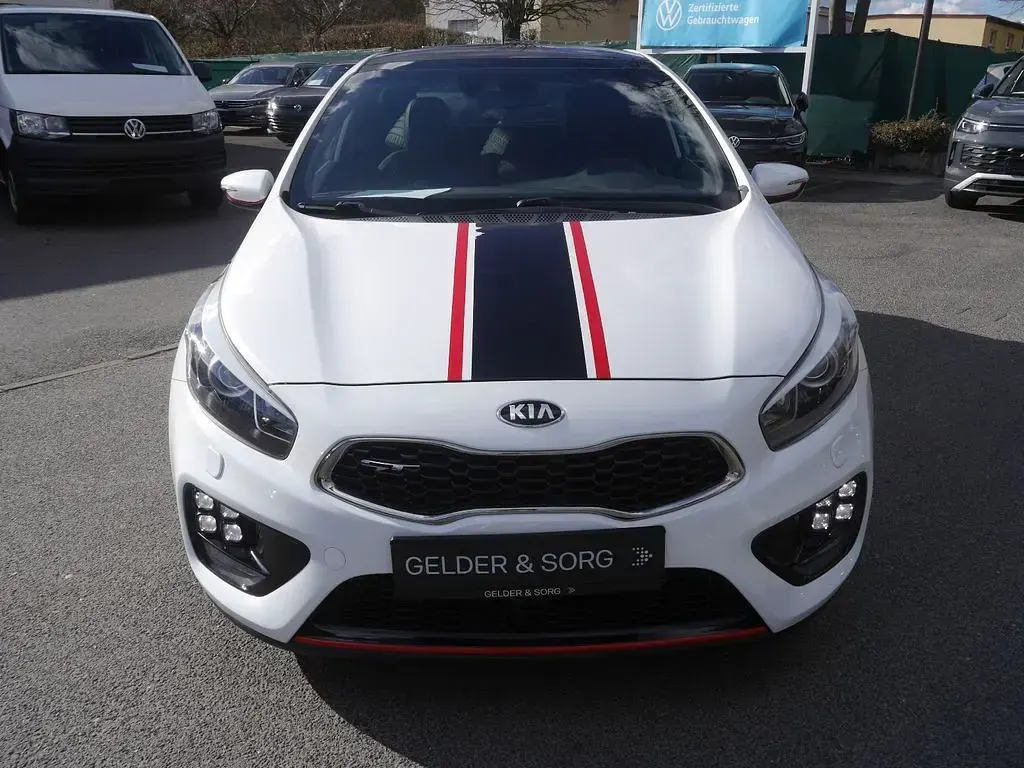 Używany Kia Ceed GT-Track 204 KM (150 kW) 2015 Biały Hatchback
