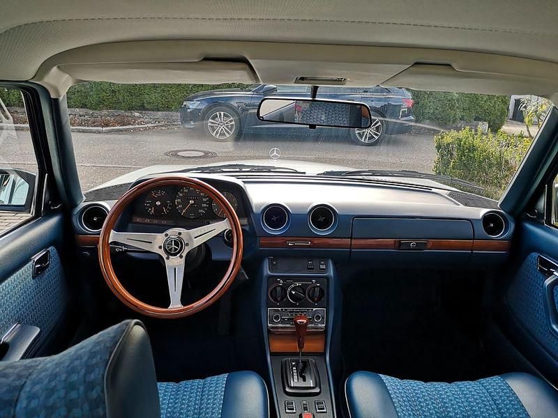 Gebraucht Mercedes E280 177 PS (130 kW) 1977 Weiß Limousine