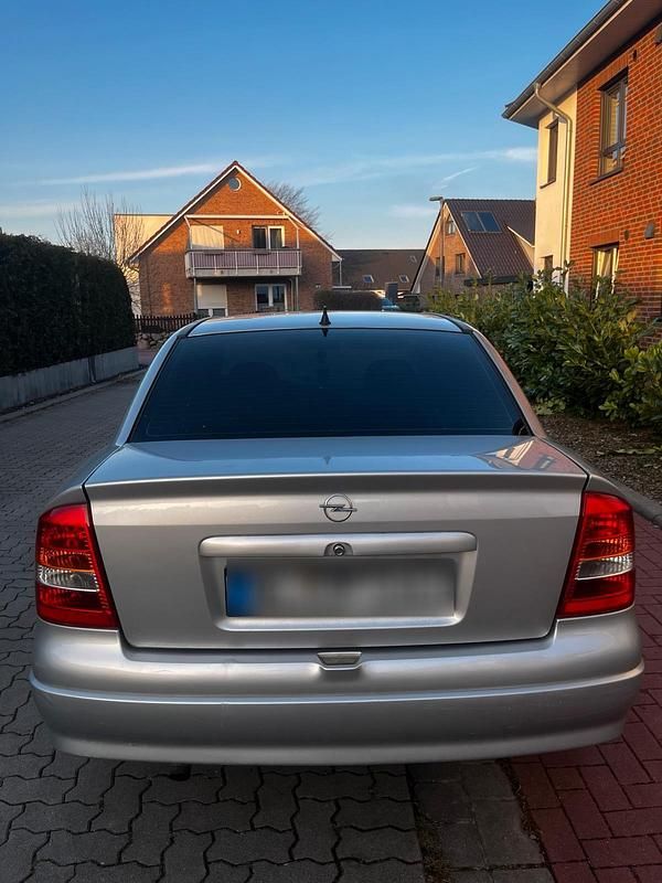 Gebraucht Opel Astra 101 PS (74 kW) 2001 Silber Limousine
