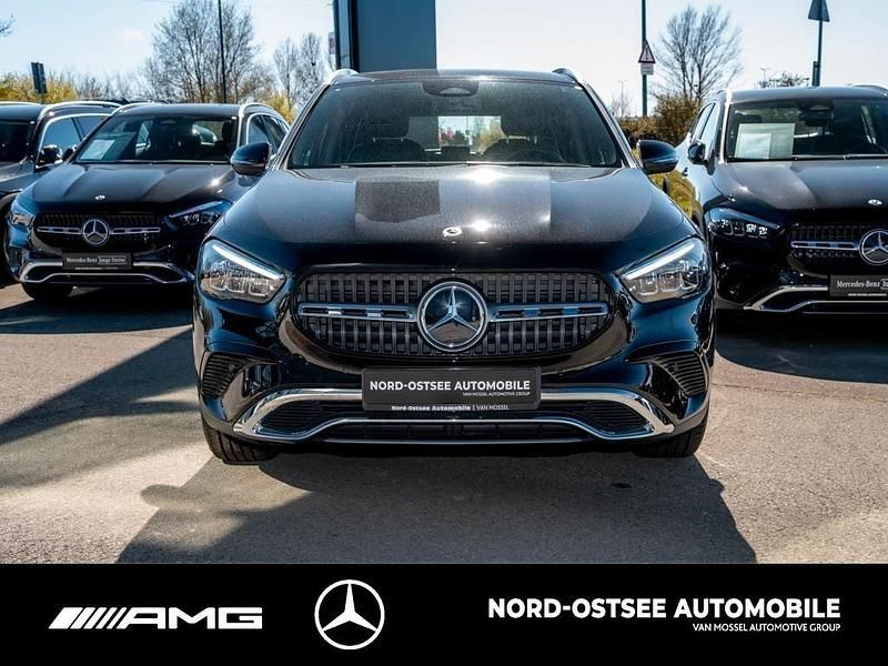 Gebraucht Mercedes GLA200 Progressive 150 PS (110 kW) 2025 Metalliclack kosmosschwarz SUV