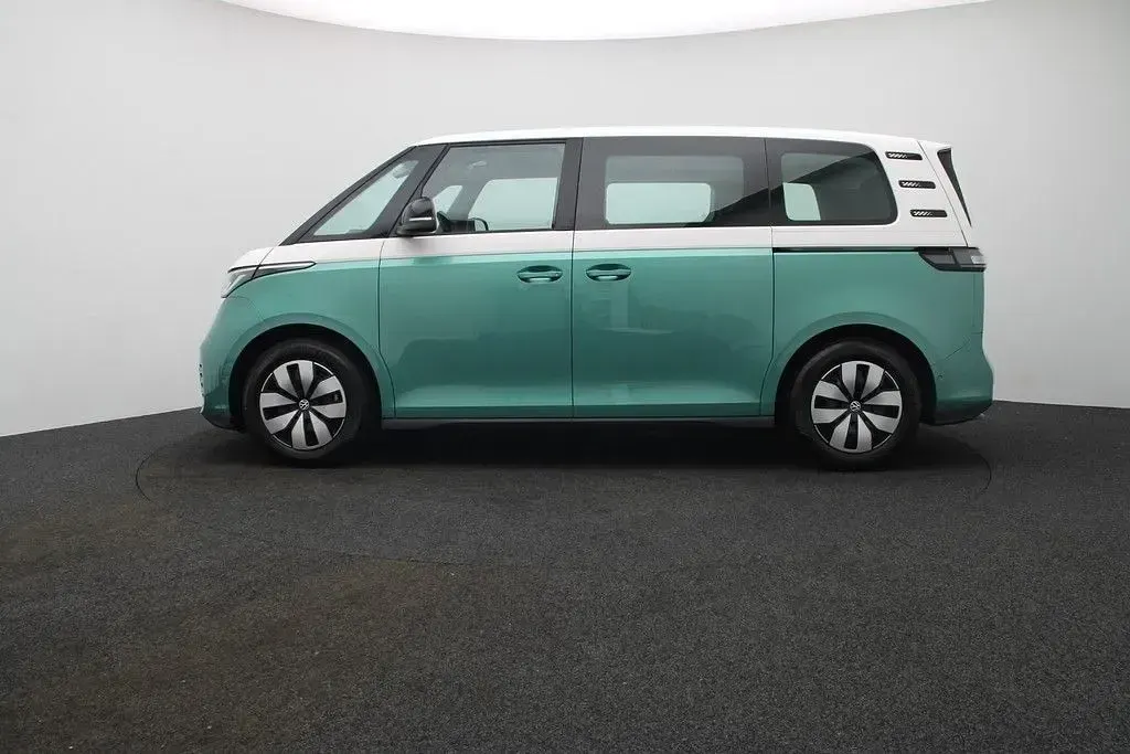 Gebraucht VW ID. Buzz Pro 210 kW (286 PS) 2025 Candyweiß/bay leaf green m... Van / Kleinbus