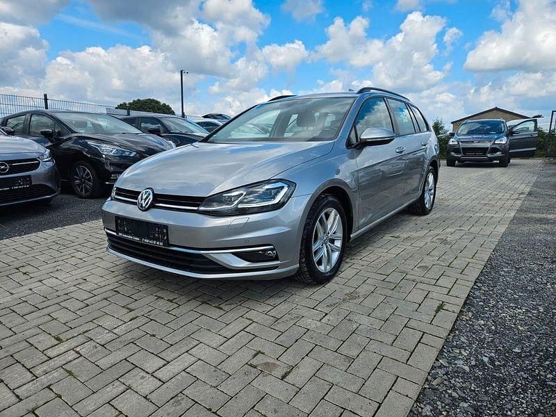 Silber Gebraucht 2018 VW Golf VII Comfortline Kombi | 13.650 € (Fairer Preis) - Bild 1/4