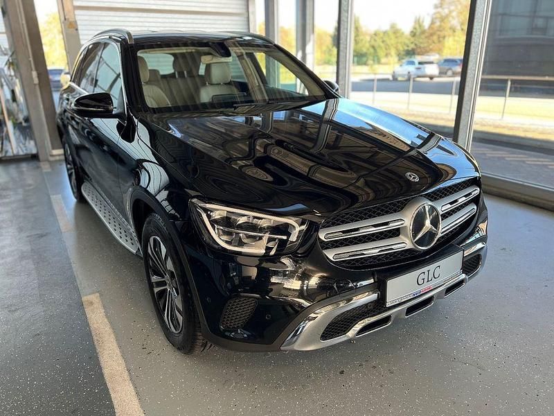 Schwarz Gebraucht 2020 Mercedes GLC200 SUV | 33.750 € (Guter Preis) - Bild 1/4