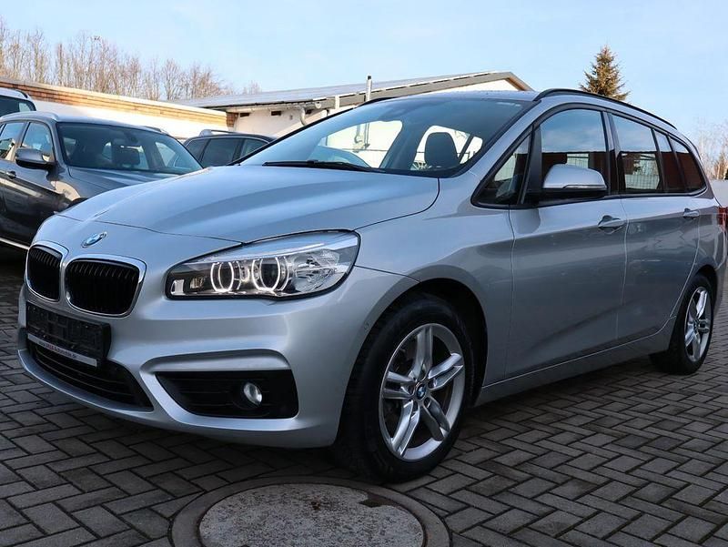 Silber Gebraucht 2017 BMW 220 Gran Tourer Advantage Van / Kleinbus | 14.990 € (Fairer Preis) - Bild 1/4