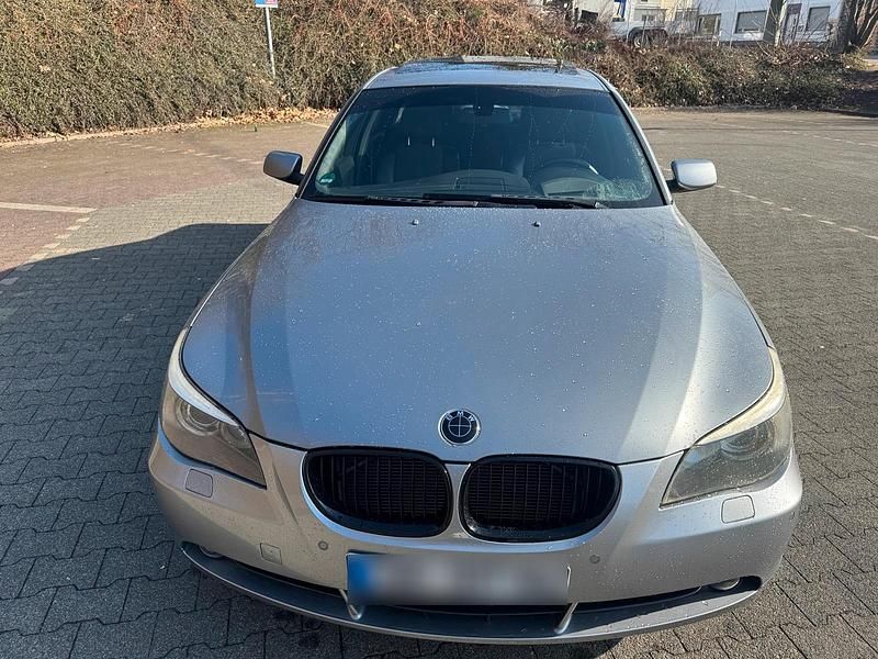 Gebraucht BMW 545 330 PS (242 kW) 2004 Grau Limousine