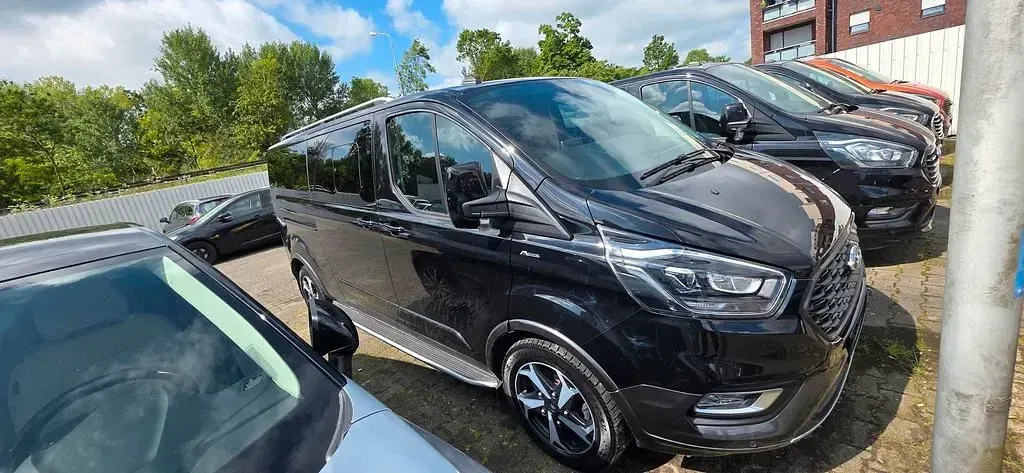 Gebraucht Ford Tourneo Active 131 PS (96 kW) 2022 Schwarz Van / Kleinbus